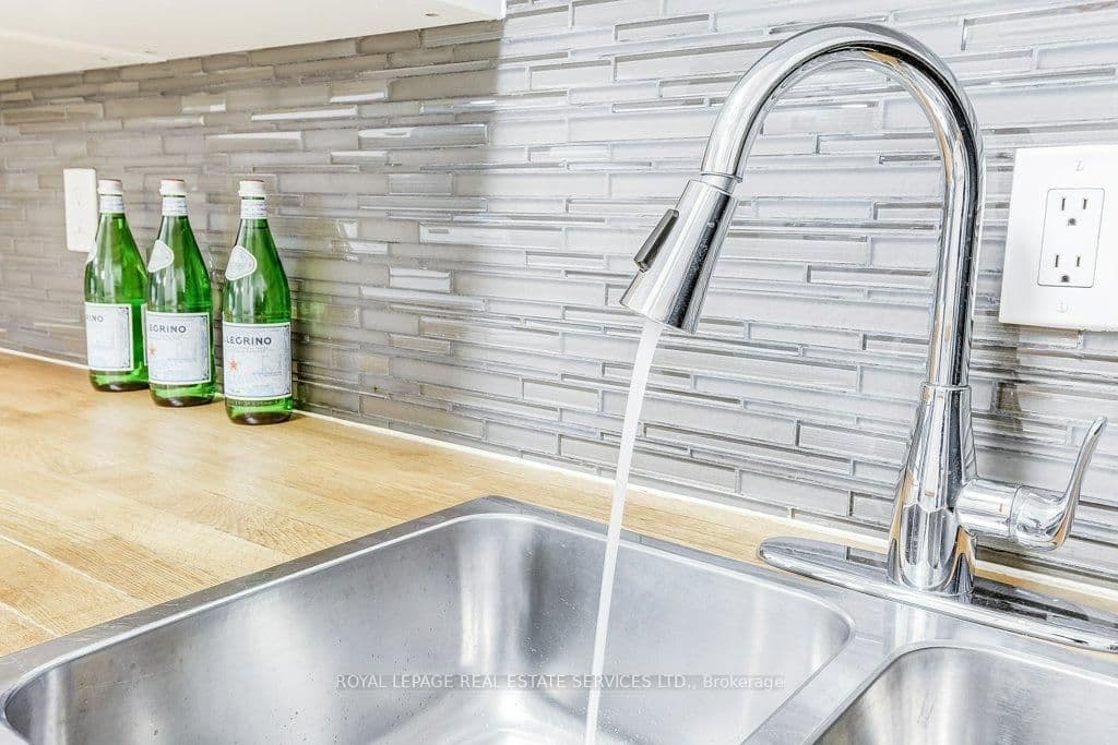 212 Kerr Street, Unit 601 thumbnail 27