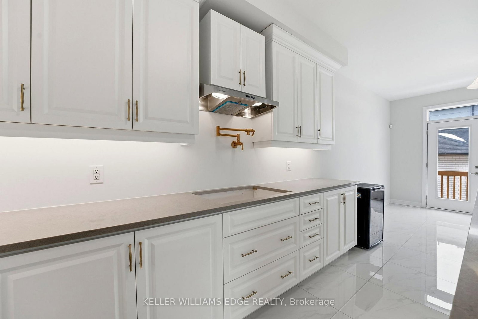 132 Settlers Road E thumbnail 11