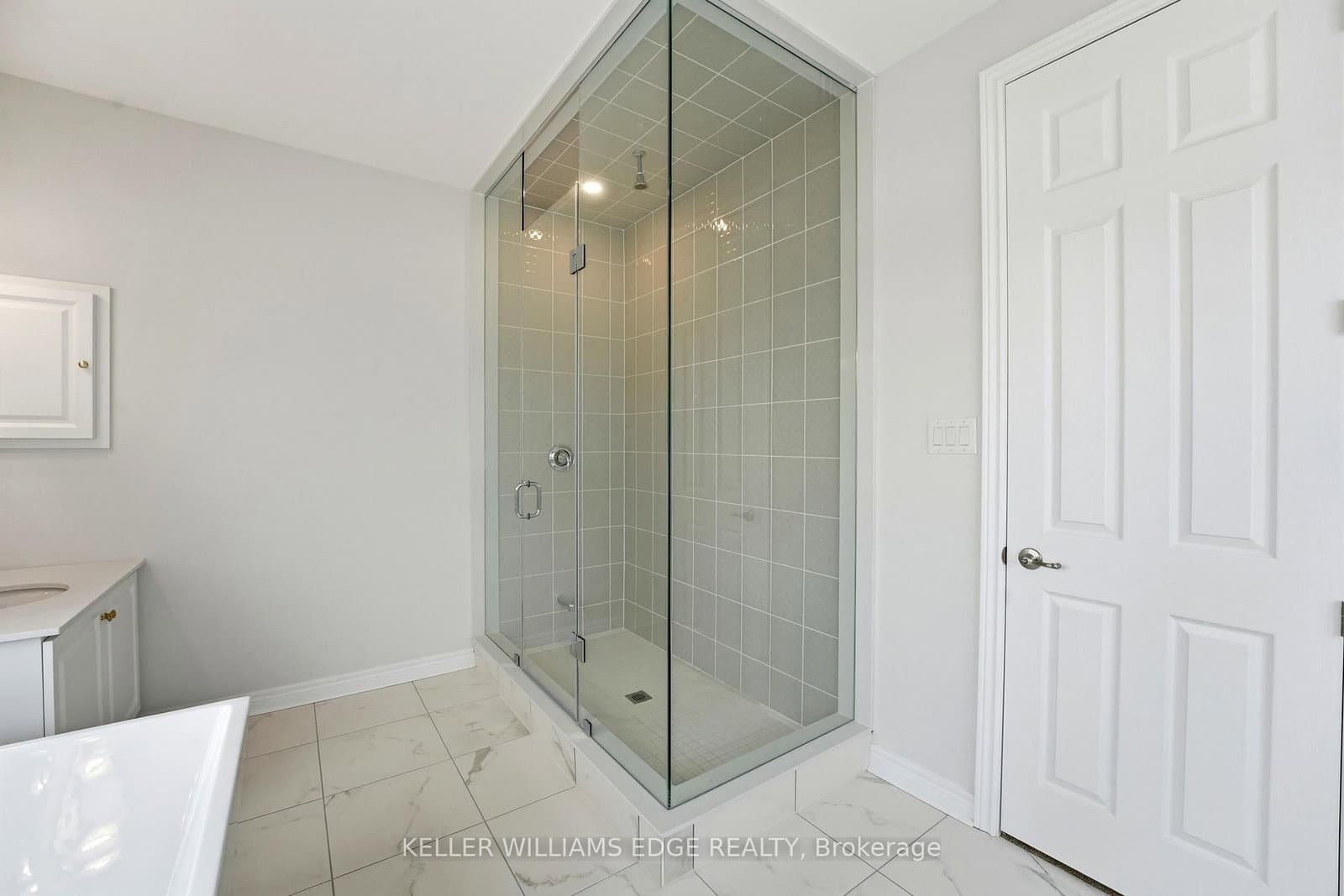 132 Settlers Road E thumbnail 21
