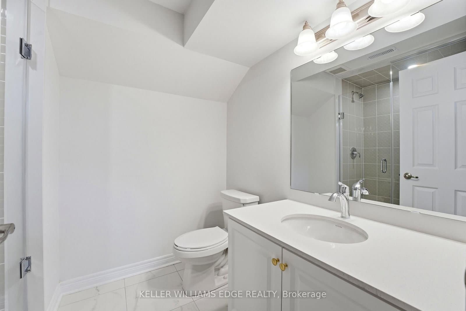 132 Settlers Road E thumbnail 25