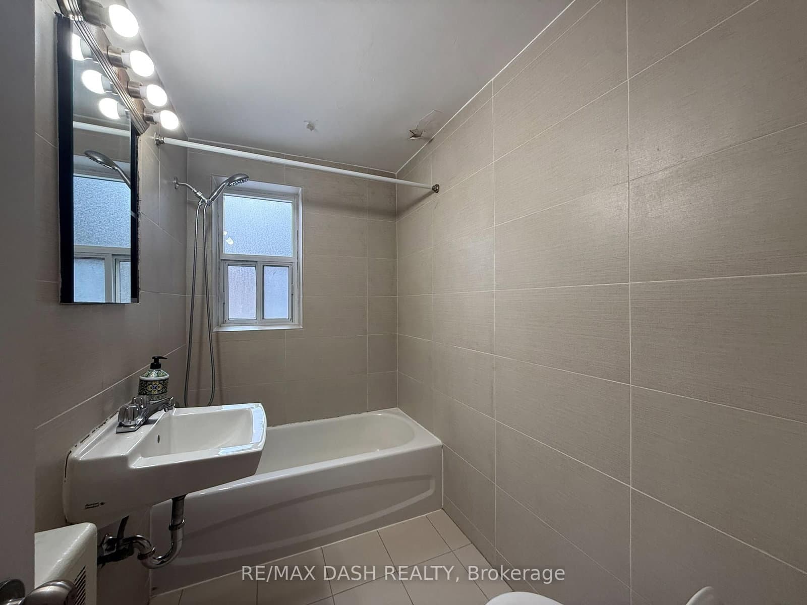 69 Old Mill Terrace, Unit 1 thumbnail 7