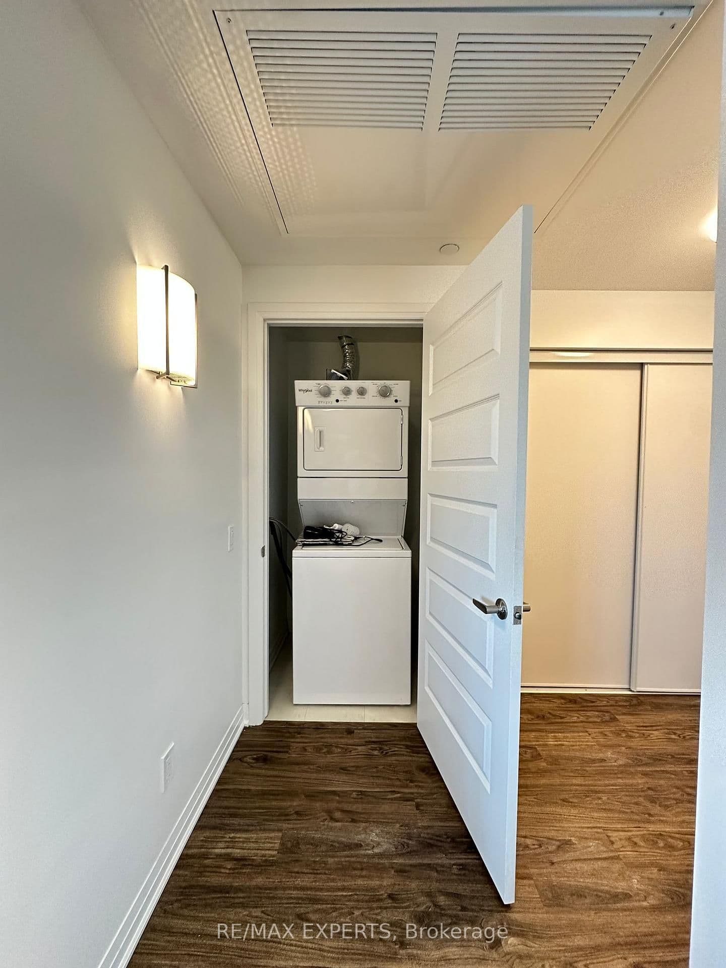 95 W Dundas Street W, Unit 206 thumbnail 12