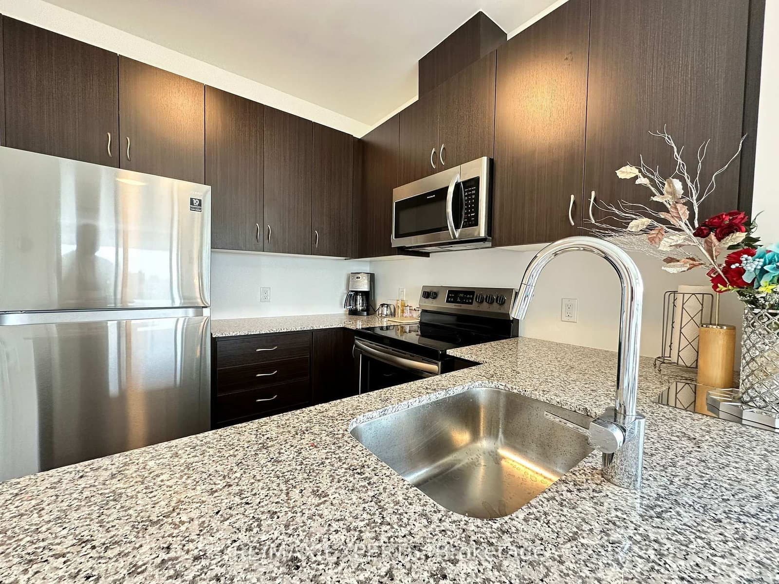 95 W Dundas Street W, Unit 206 thumbnail 16
