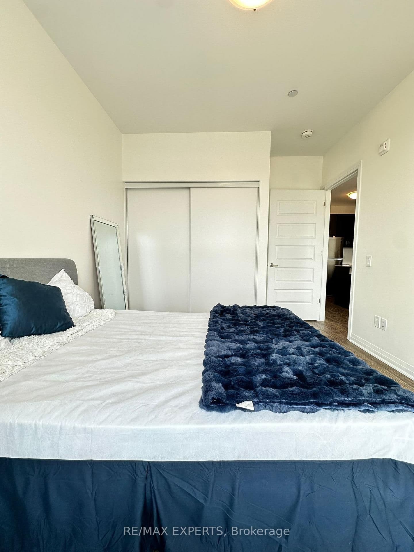 95 W Dundas Street W, Unit 206 thumbnail 19