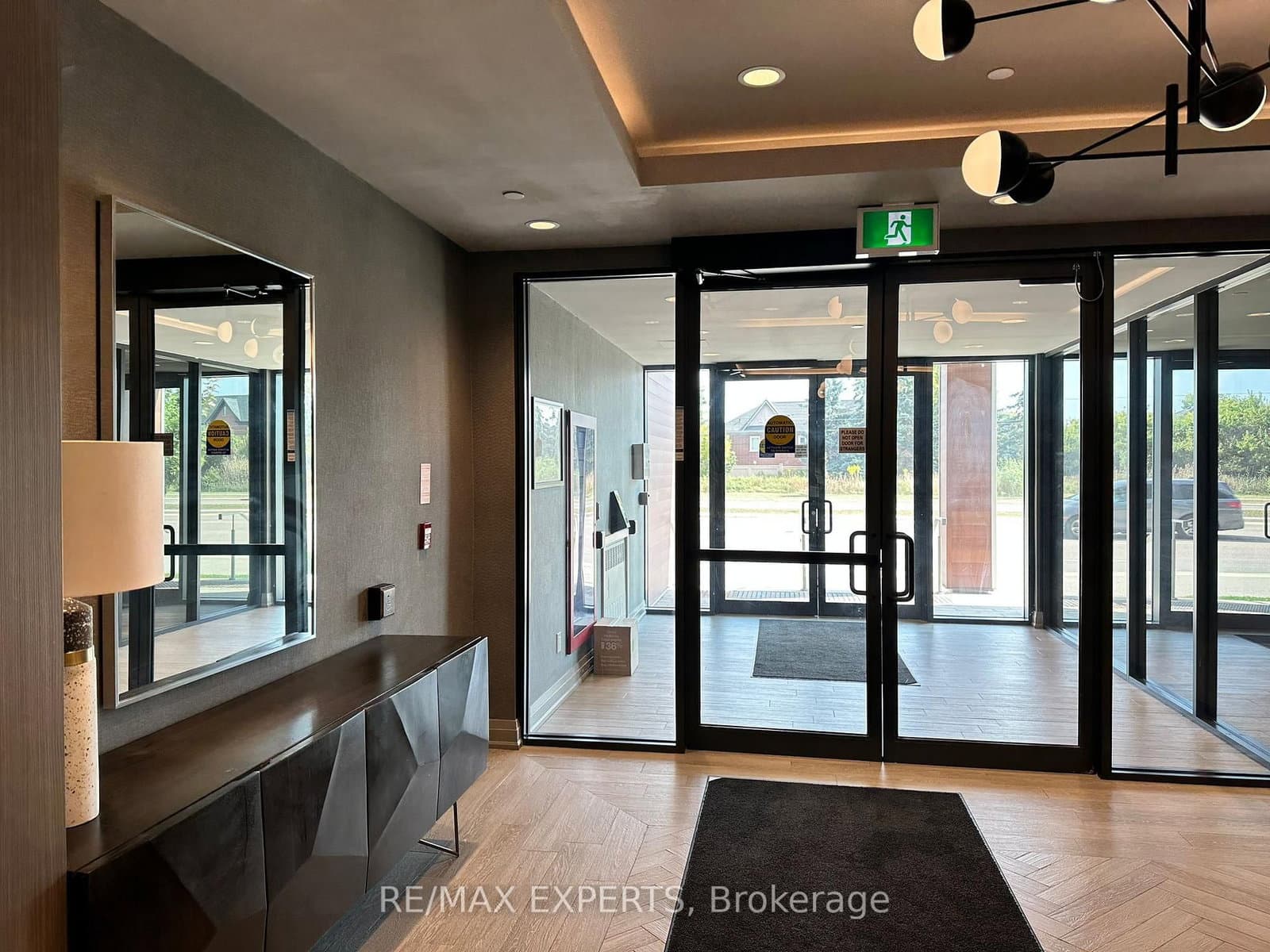 95 W Dundas Street W, Unit 206 thumbnail 2