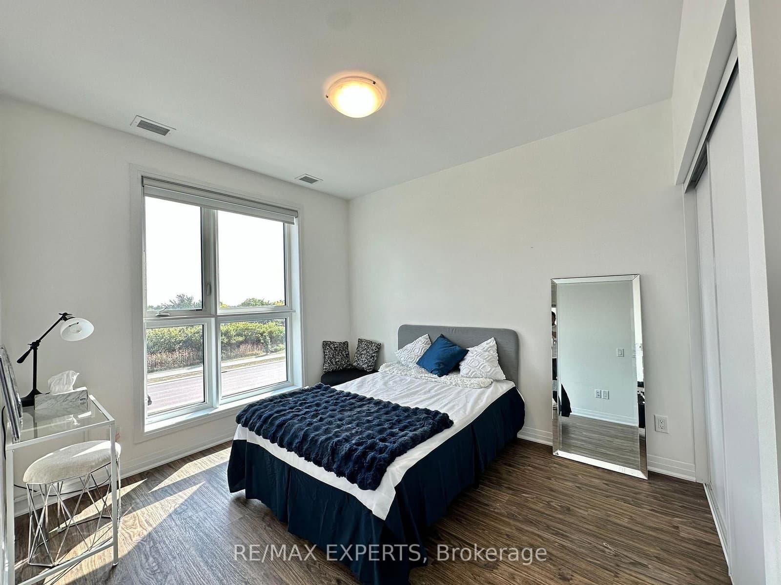 95 W Dundas Street W, Unit 206 thumbnail 21