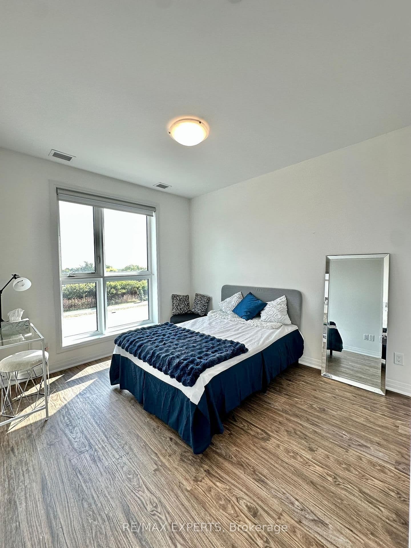 95 W Dundas Street W, Unit 206 thumbnail 22