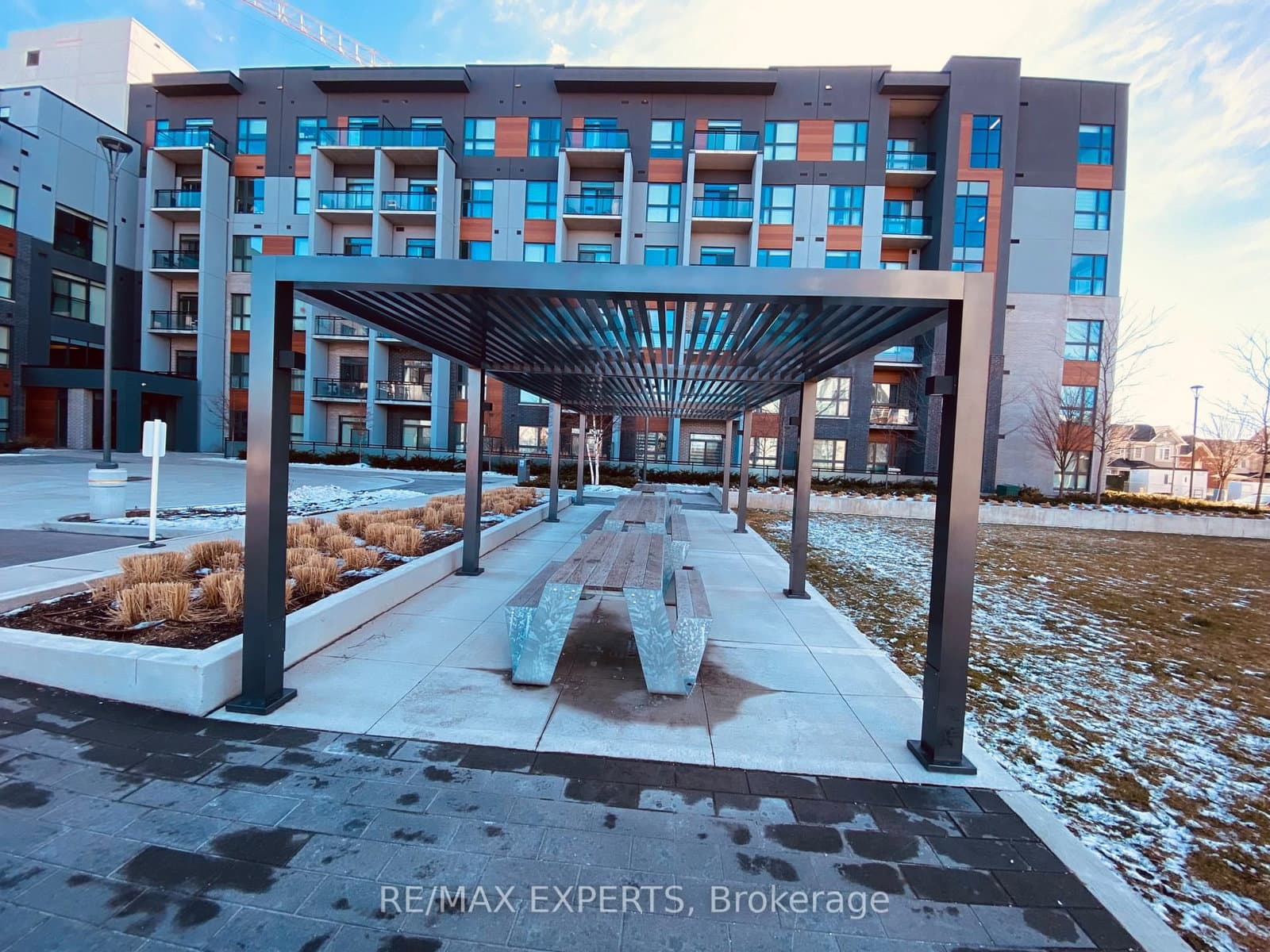 95 W Dundas Street W, Unit 206 thumbnail 25