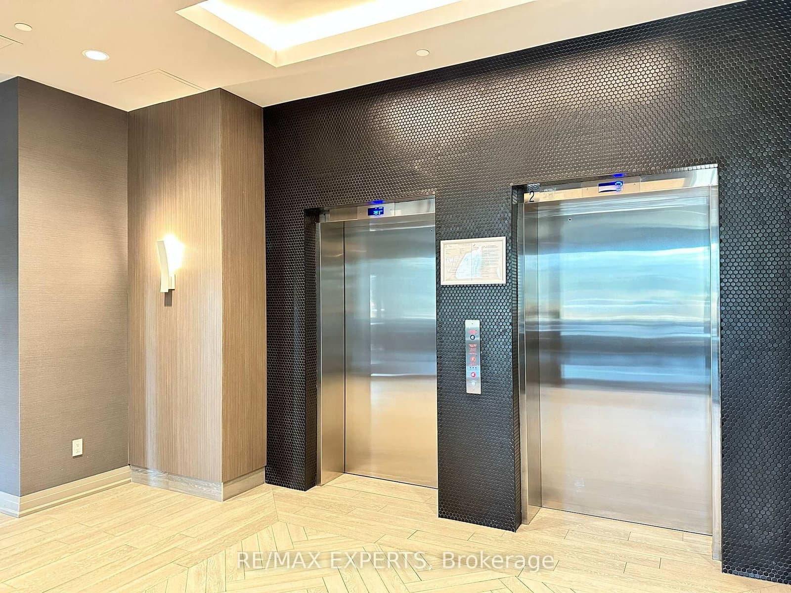 95 W Dundas Street W, Unit 206 thumbnail 5