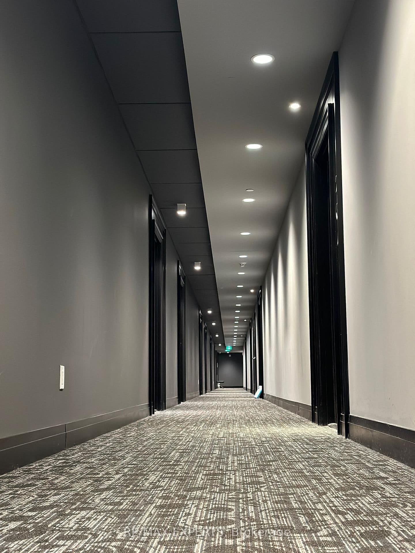 95 W Dundas Street W, Unit 206 thumbnail 8