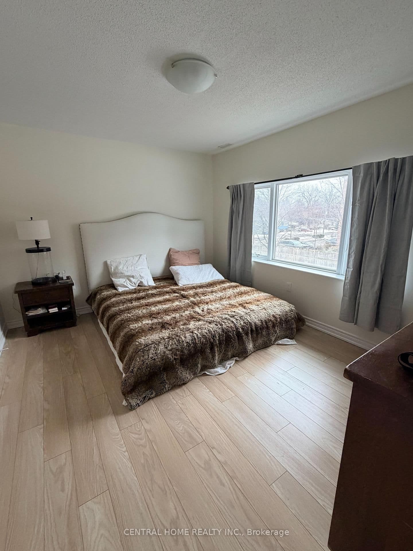 414 Plains Road E thumbnail 10