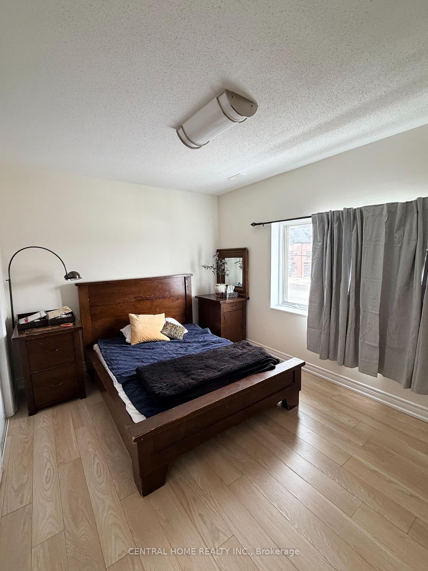 414 Plains Road E thumbnail 12