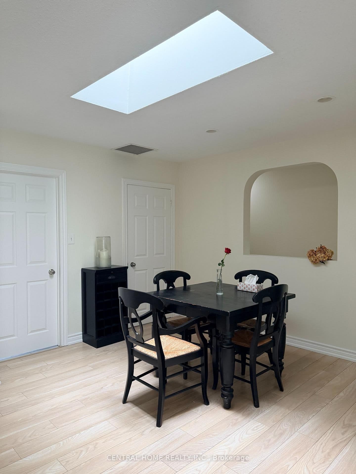 414 Plains Road E thumbnail 14