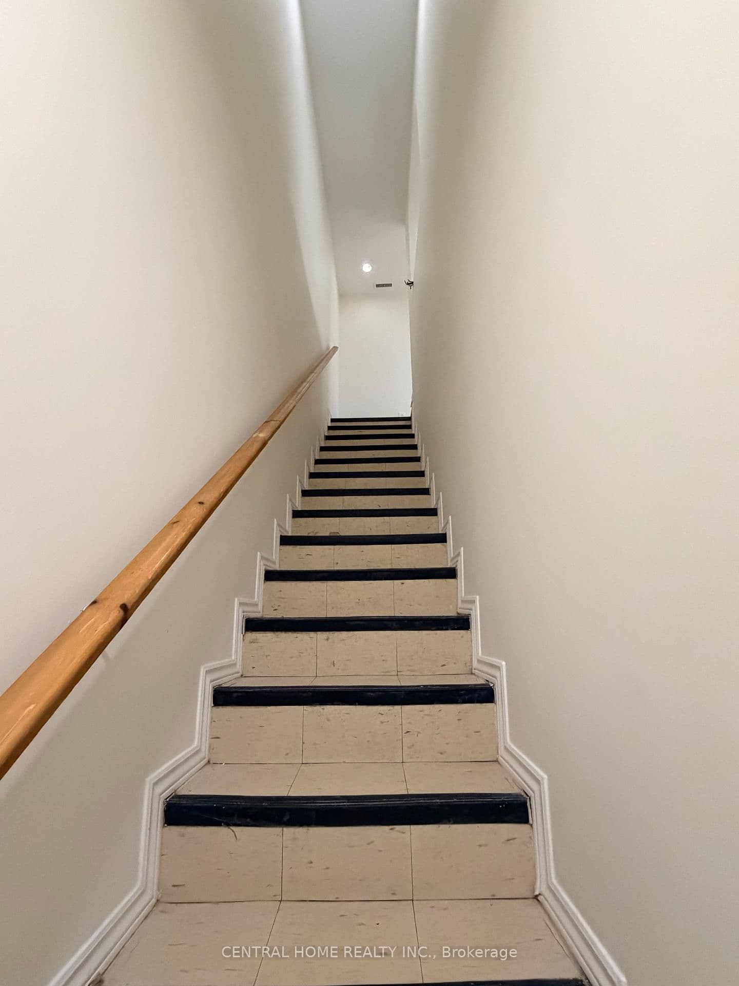 414 Plains Road E thumbnail 6
