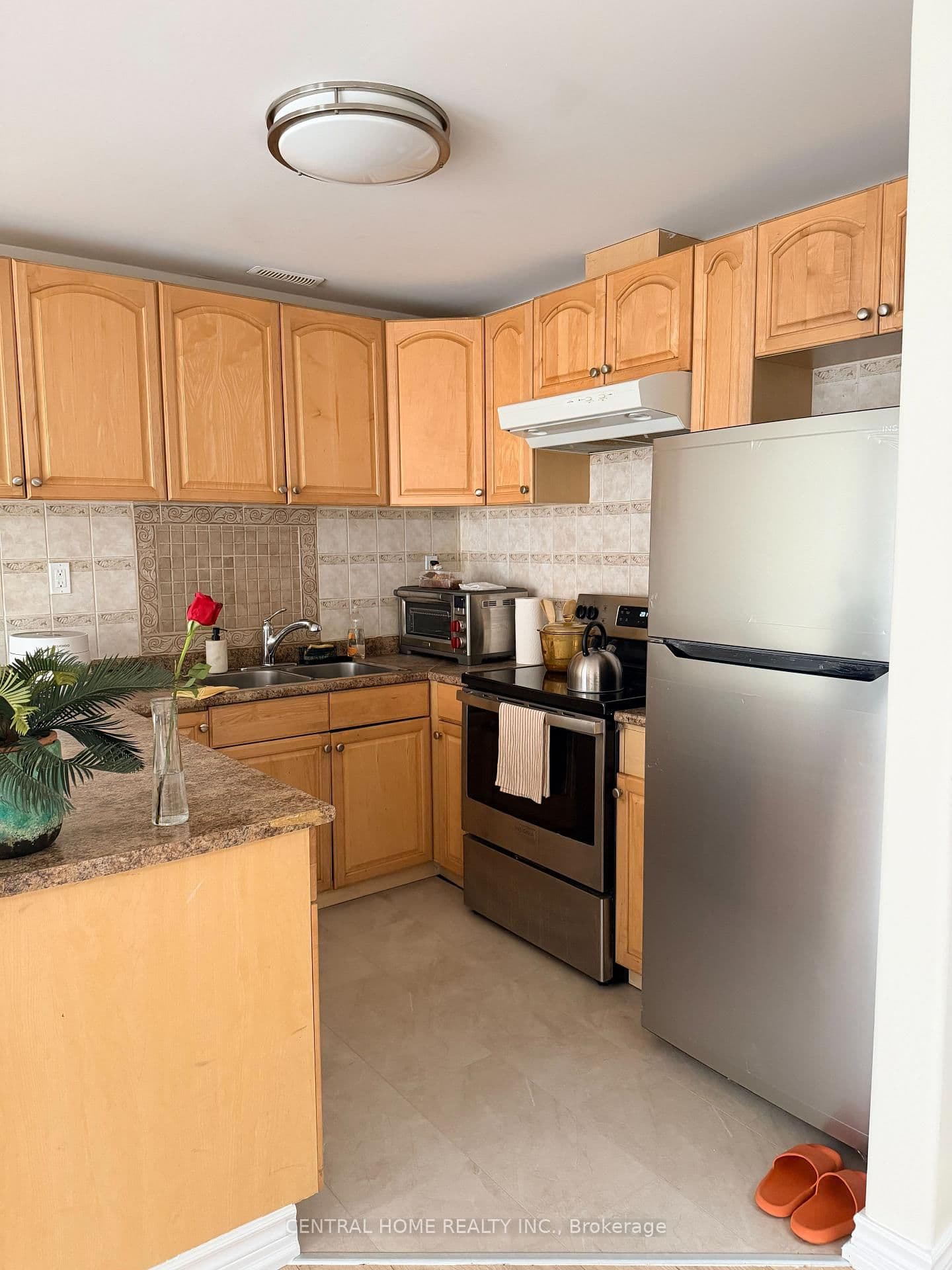 414 Plains Road E thumbnail 8