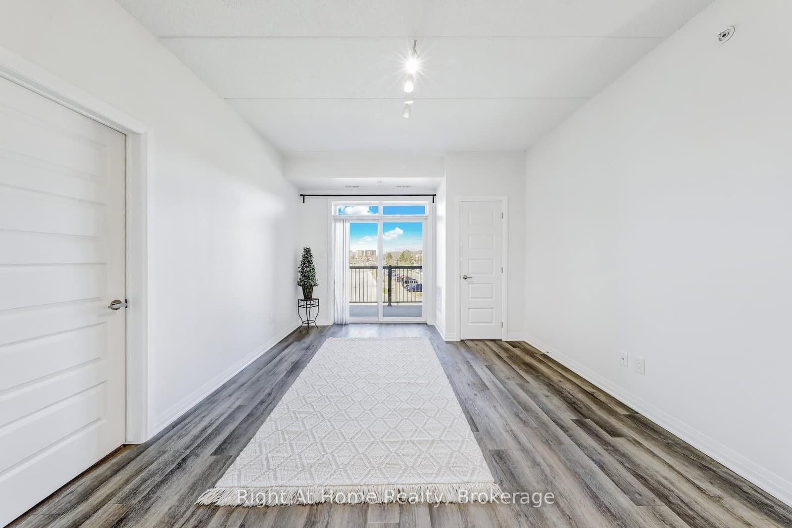 610 Farmstead Drive, Unit 307 thumbnail 11
