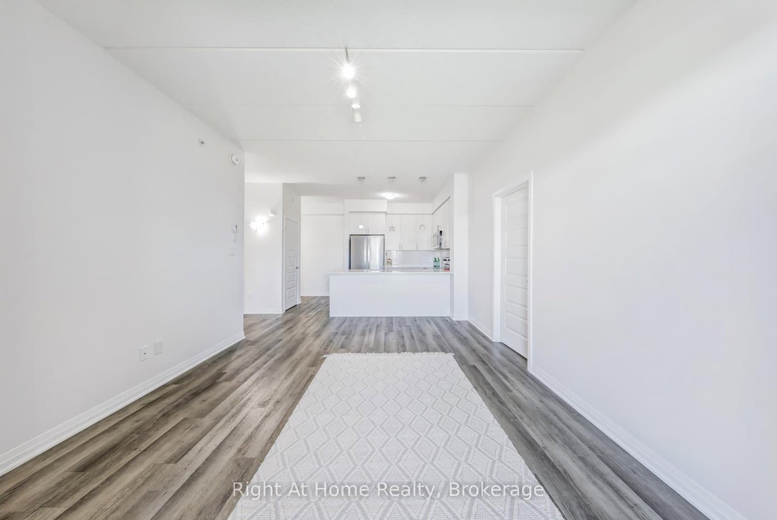 610 Farmstead Drive, Unit 307 thumbnail 12