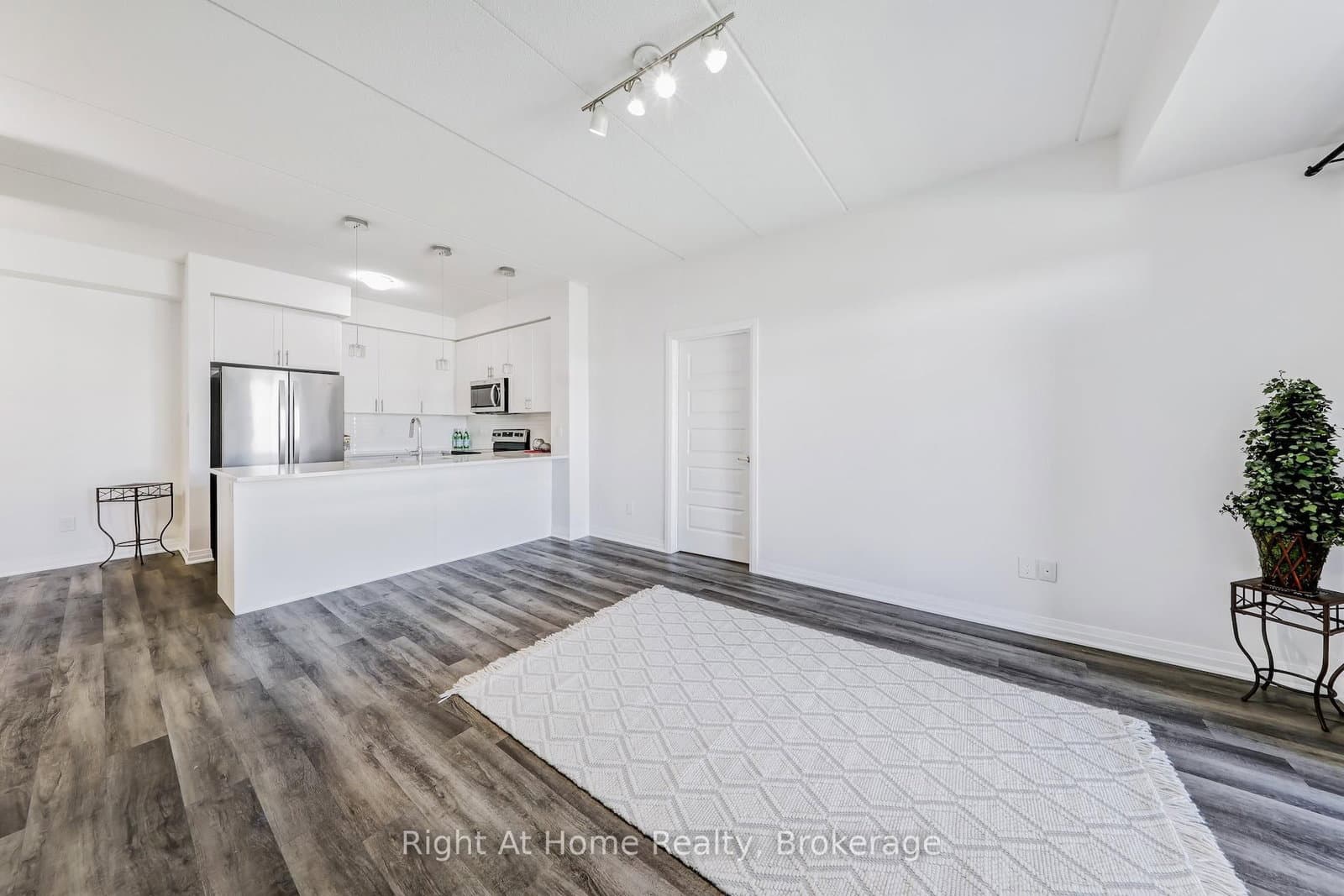 610 Farmstead Drive, Unit 307 thumbnail 13