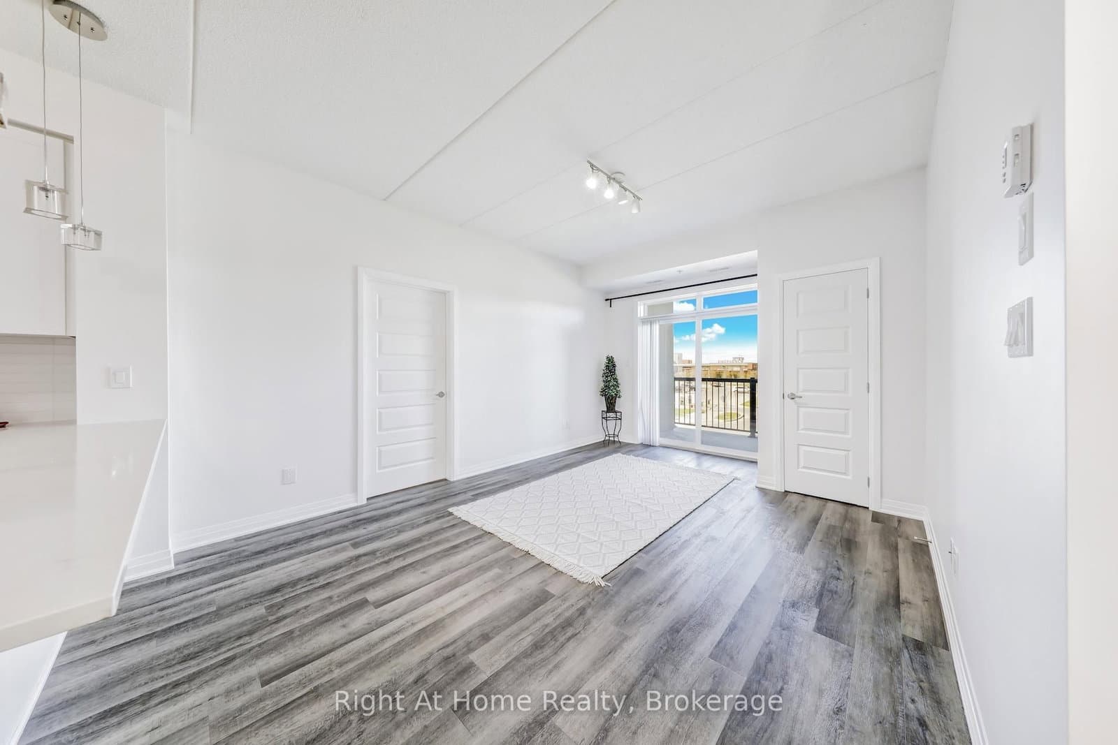 610 Farmstead Drive, Unit 307 thumbnail 14