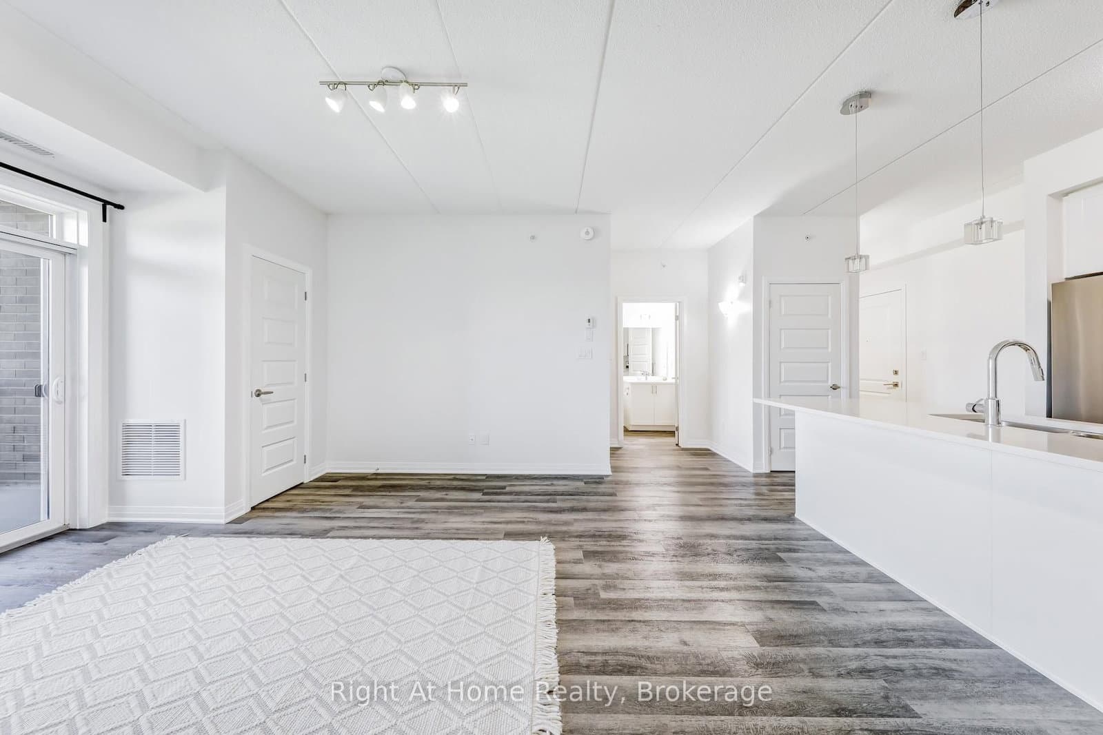 610 Farmstead Drive, Unit 307 thumbnail 15