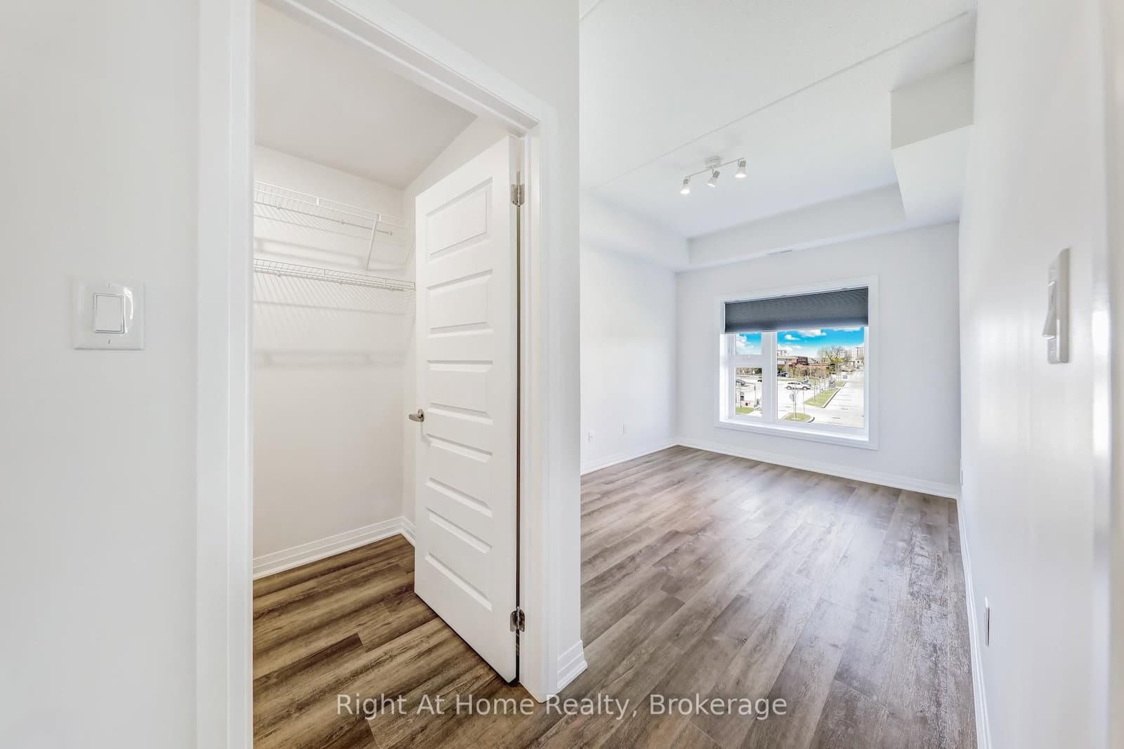 610 Farmstead Drive, Unit 307 thumbnail 16