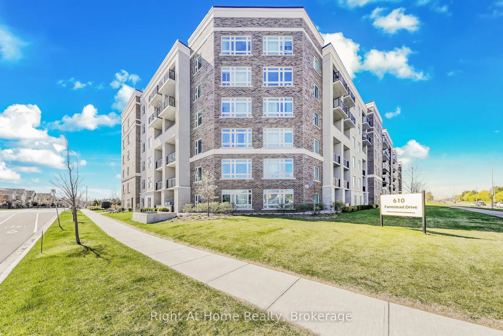 610 Farmstead Drive, Unit 307 thumbnail 2