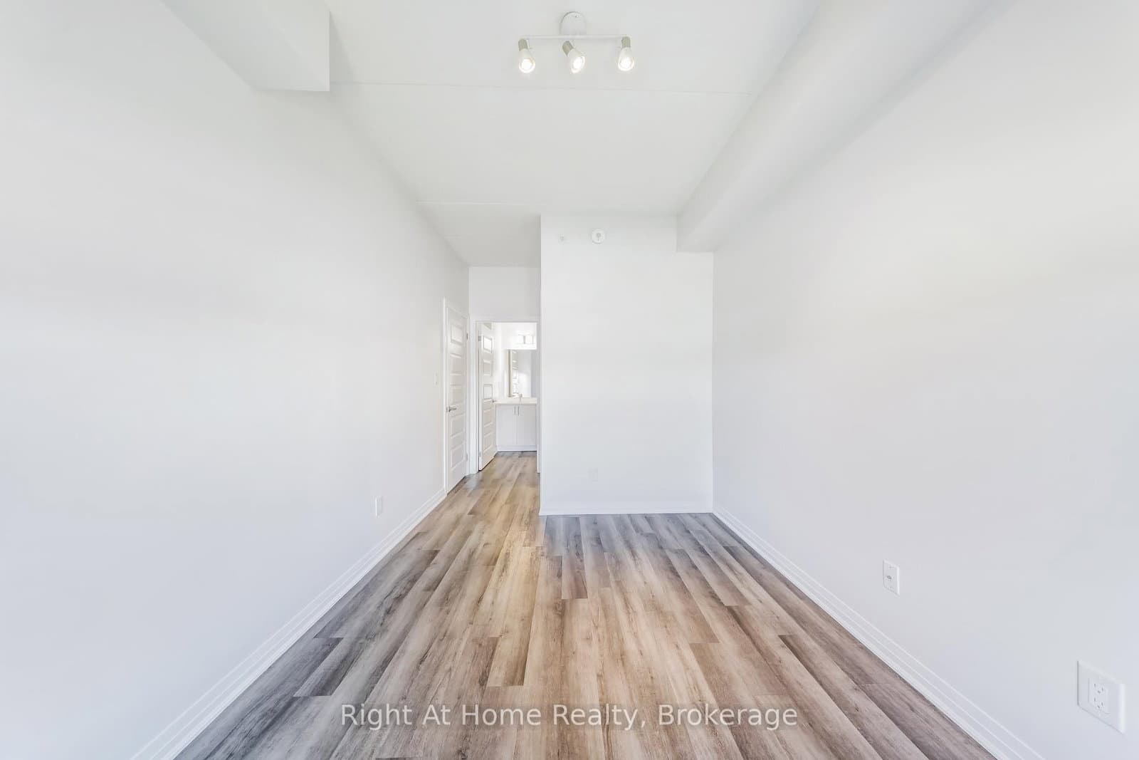 610 Farmstead Drive, Unit 307 thumbnail 20