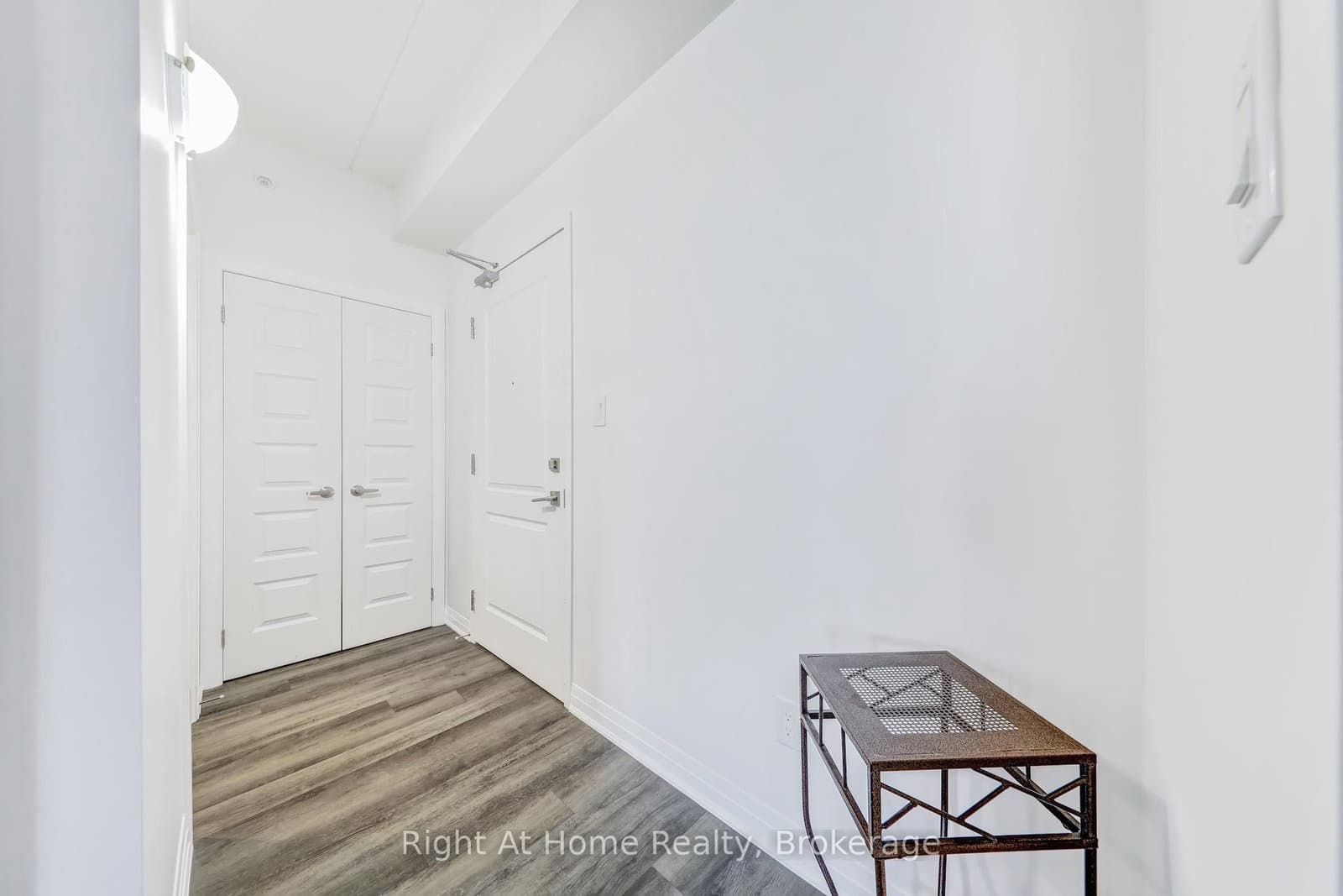 610 Farmstead Drive, Unit 307 thumbnail 3