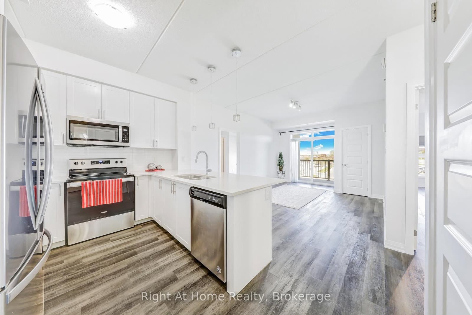 610 Farmstead Drive, Unit 307 thumbnail 6