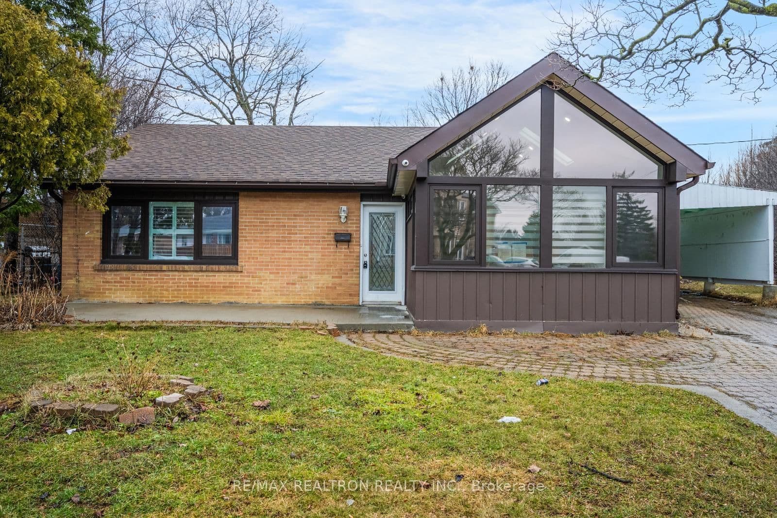 30 Lawrence Crescent - Image 1