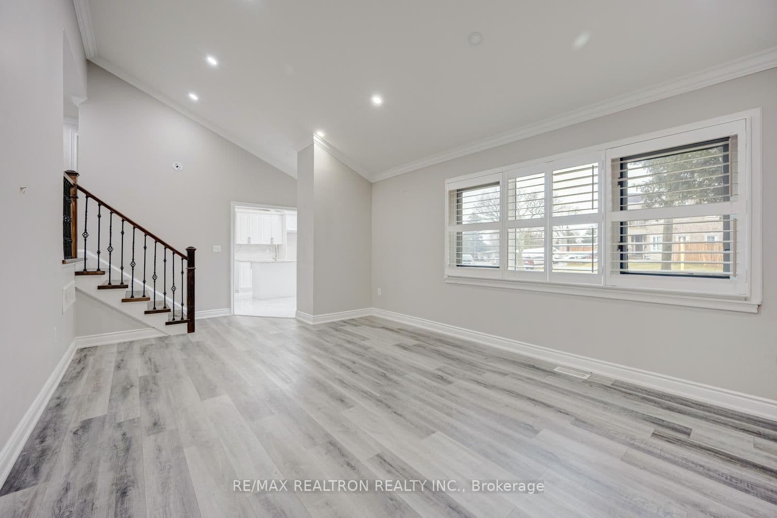 30 Lawrence Crescent thumbnail 10