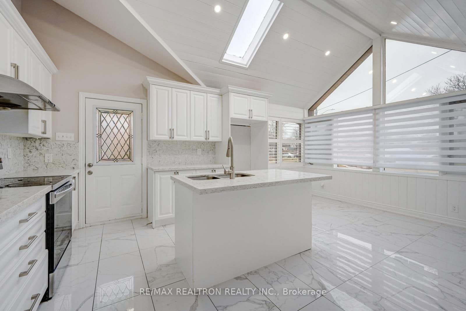 30 Lawrence Crescent thumbnail 11