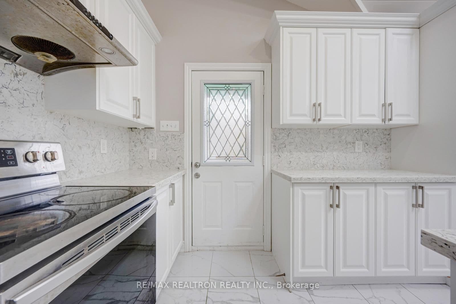 30 Lawrence Crescent thumbnail 12