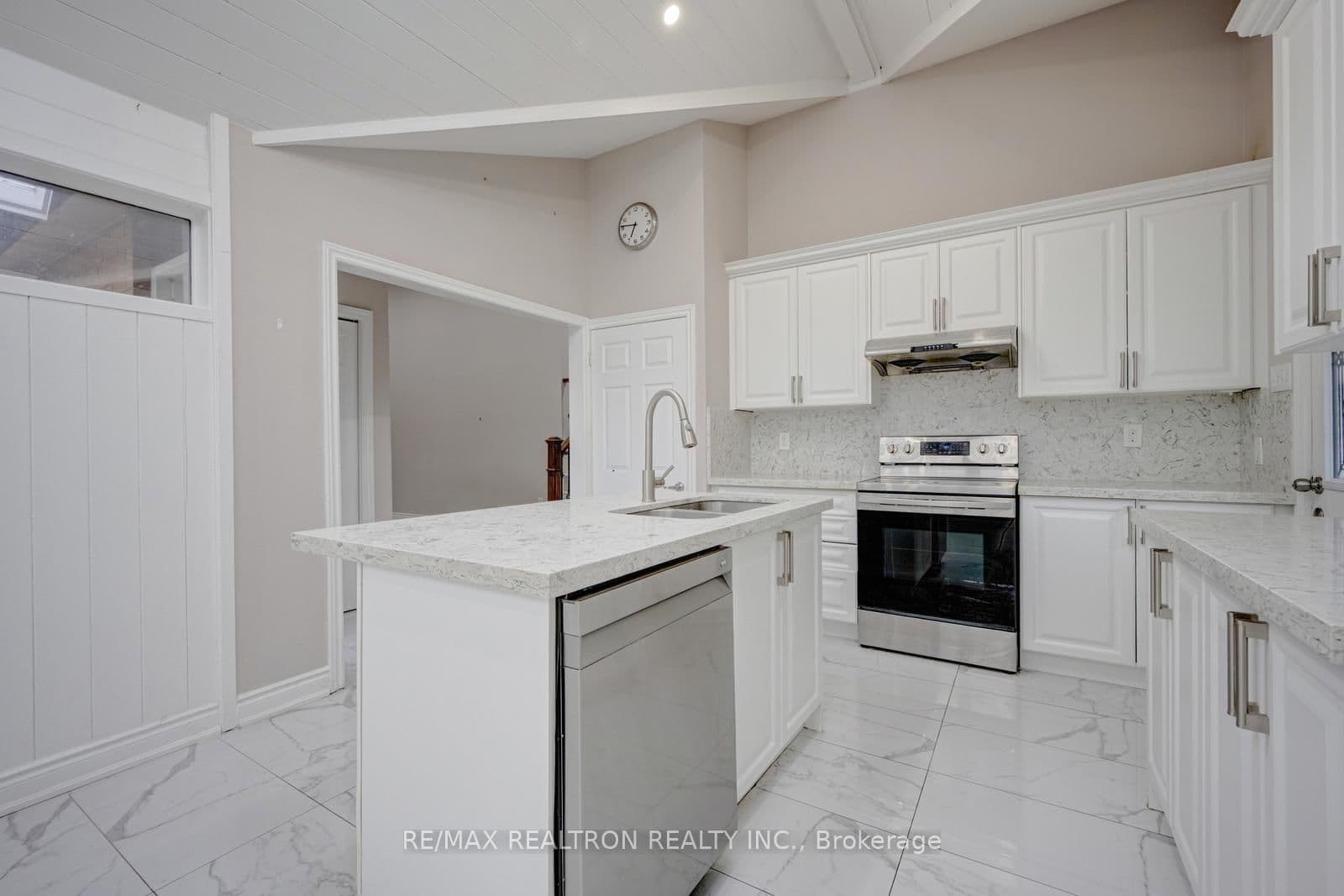 30 Lawrence Crescent thumbnail 13