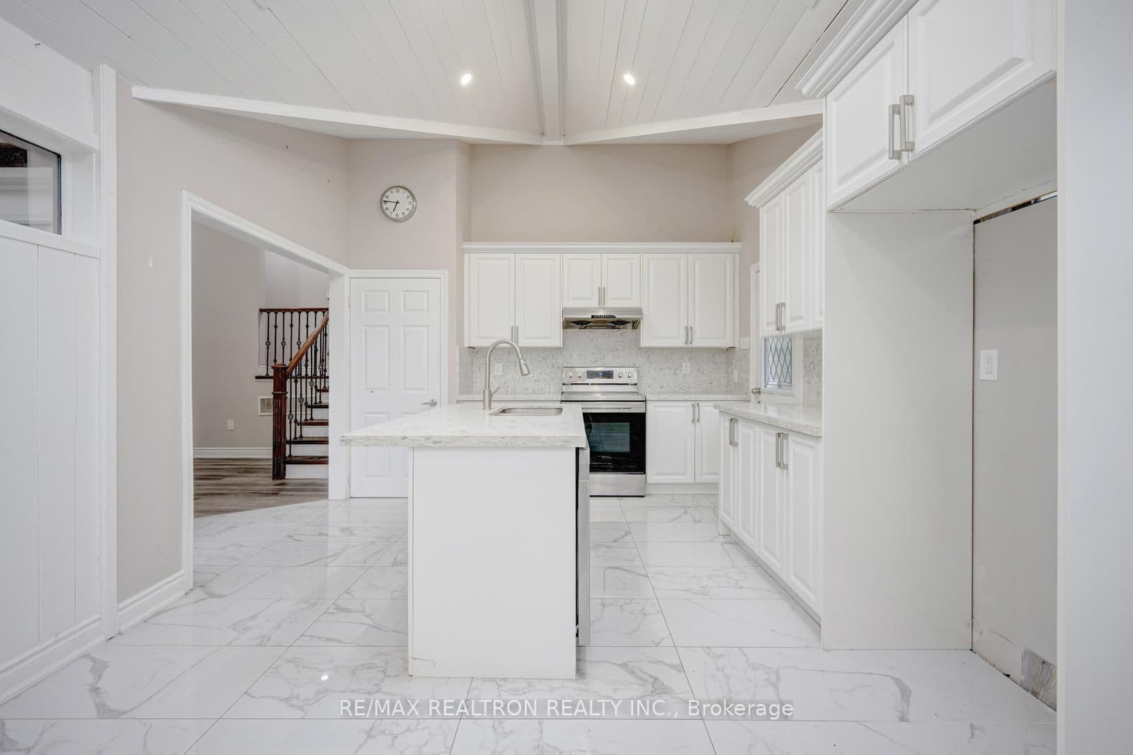 30 Lawrence Crescent thumbnail 15