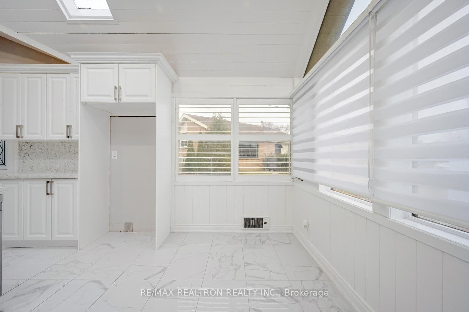 30 Lawrence Crescent thumbnail 16