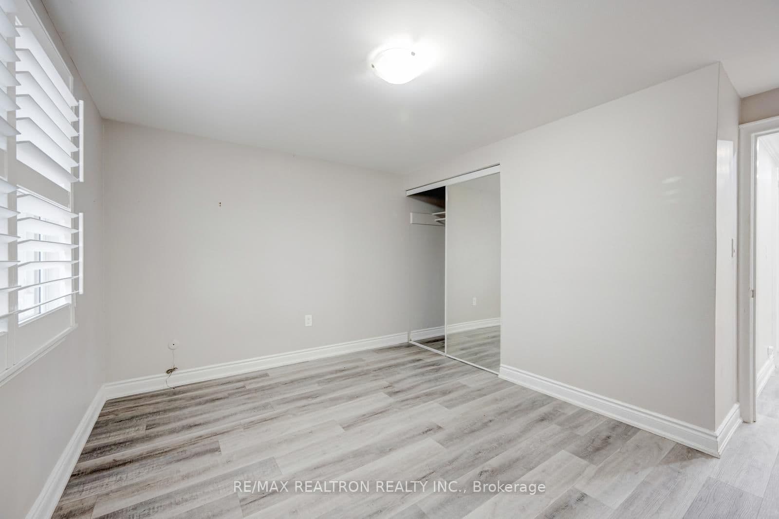 30 Lawrence Crescent thumbnail 21