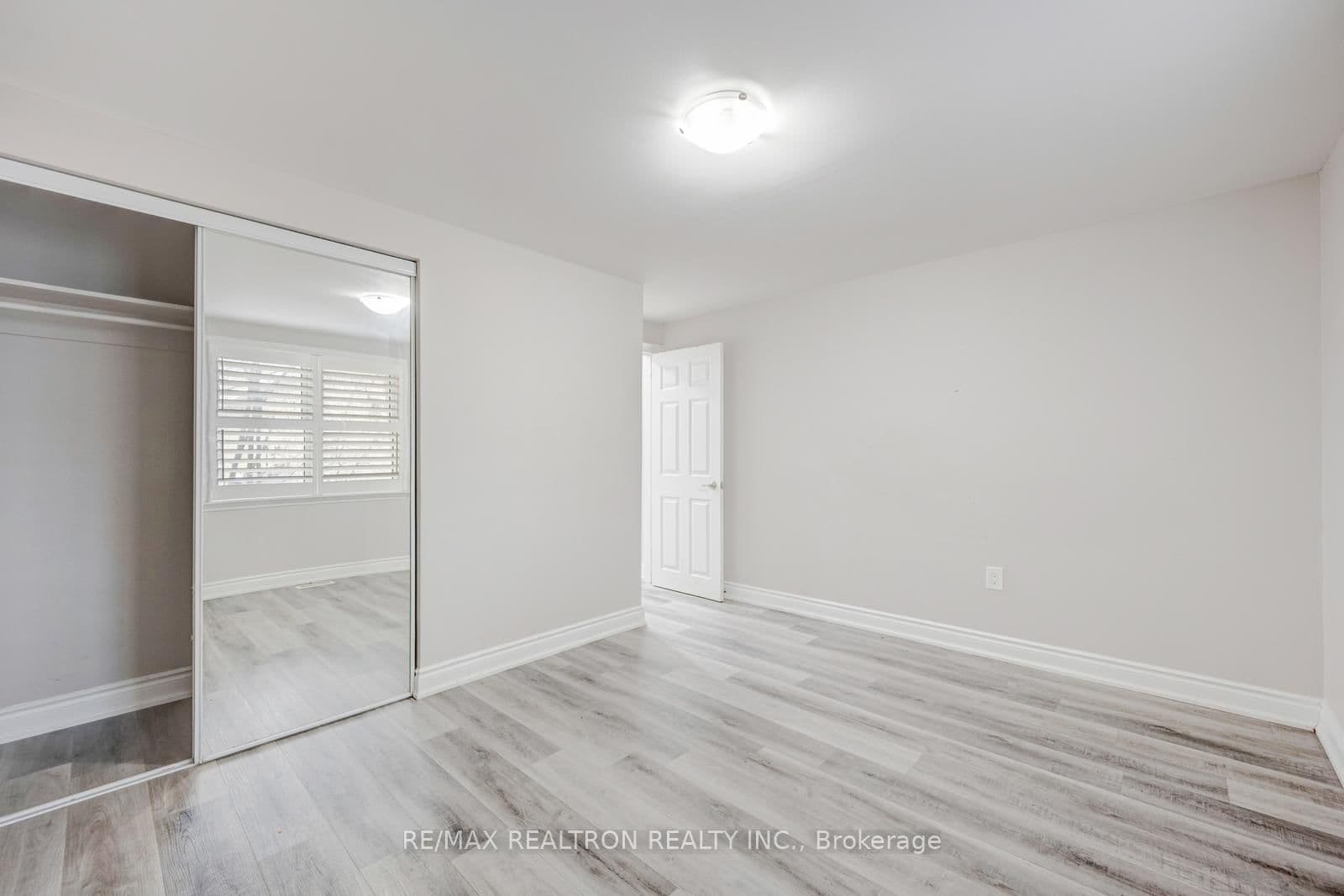30 Lawrence Crescent thumbnail 22