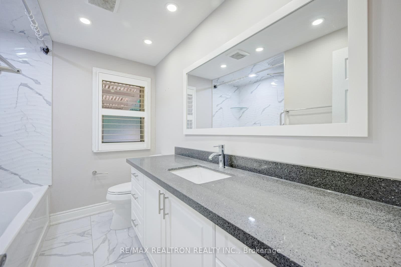 30 Lawrence Crescent thumbnail 25