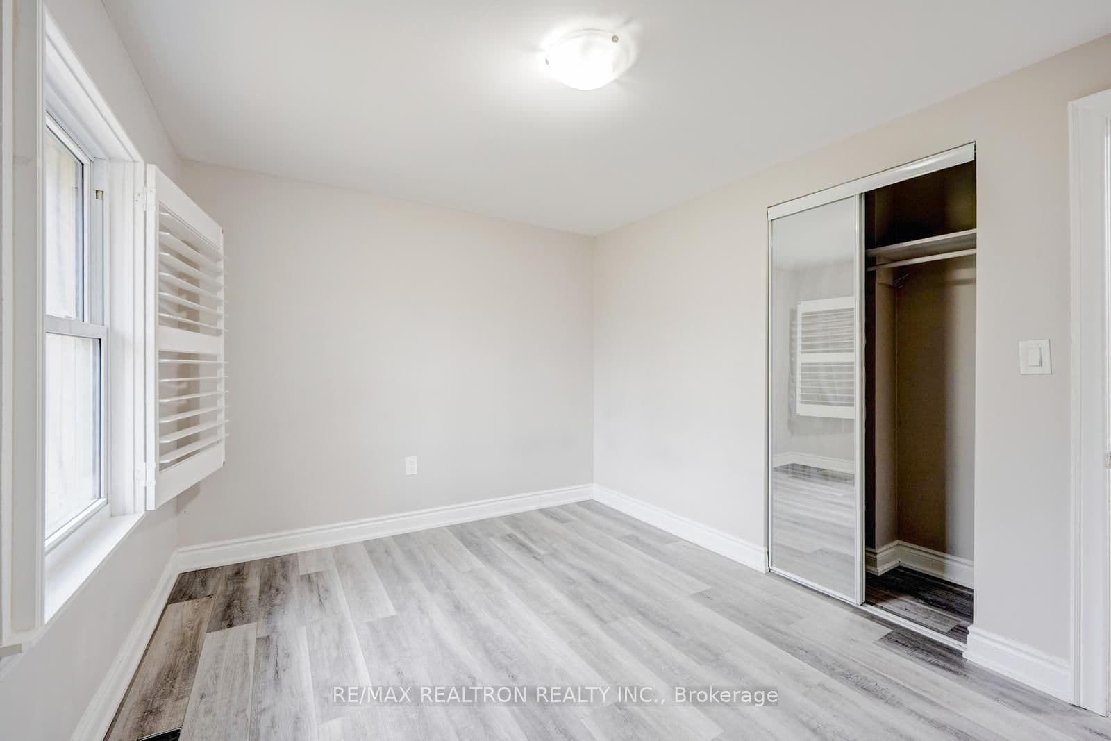 30 Lawrence Crescent thumbnail 27
