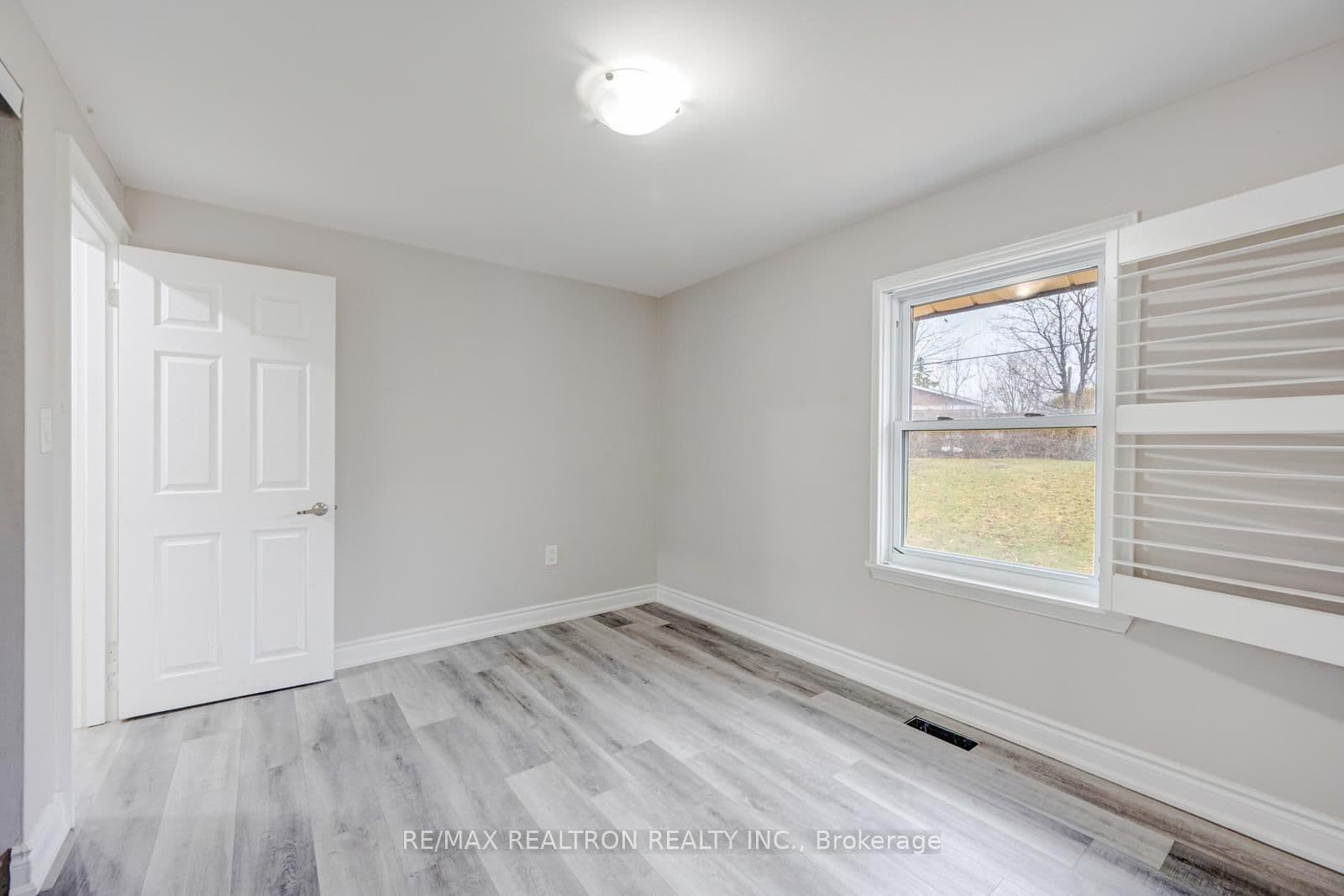 30 Lawrence Crescent thumbnail 28