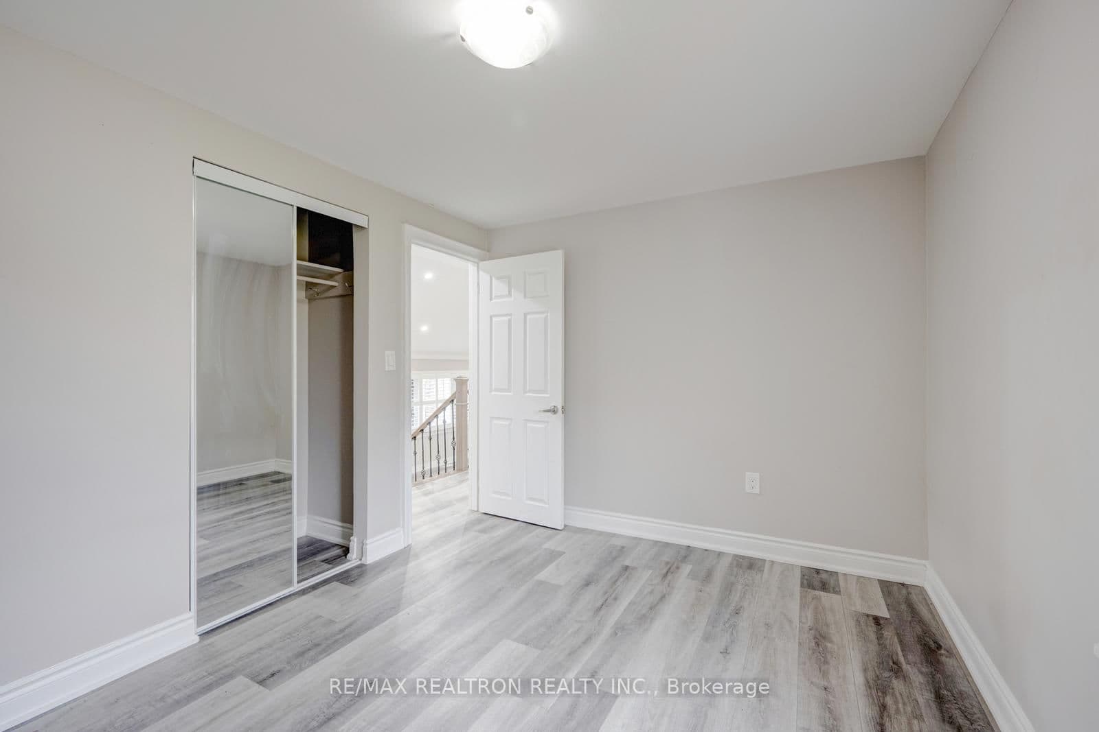 30 Lawrence Crescent thumbnail 29