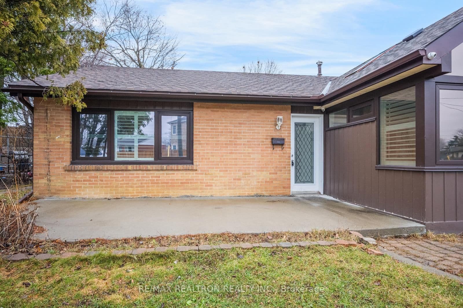 30 Lawrence Crescent thumbnail 3