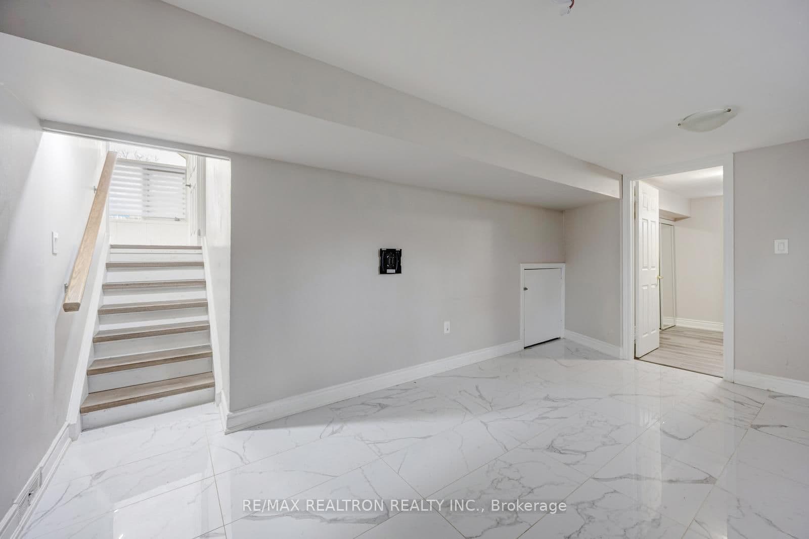 30 Lawrence Crescent thumbnail 31