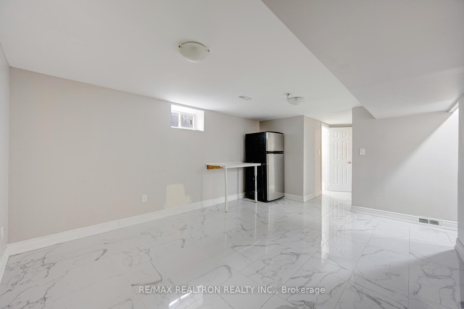 30 Lawrence Crescent thumbnail 34