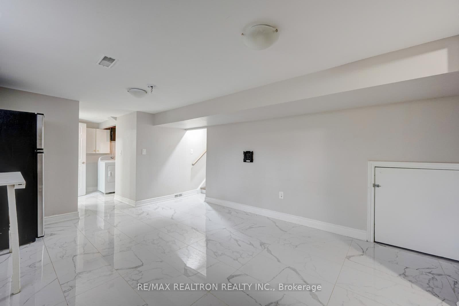 30 Lawrence Crescent thumbnail 35