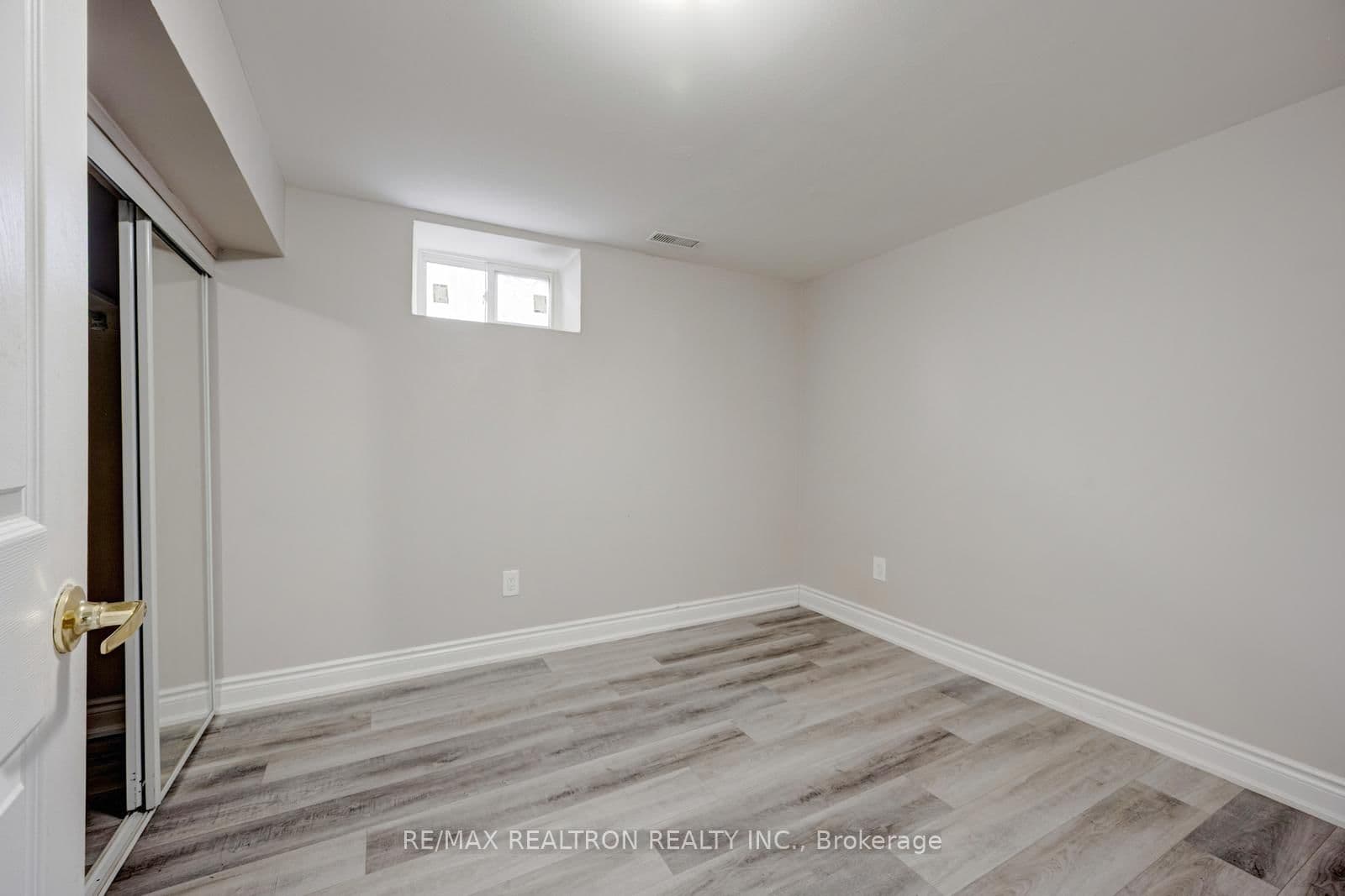 30 Lawrence Crescent thumbnail 36