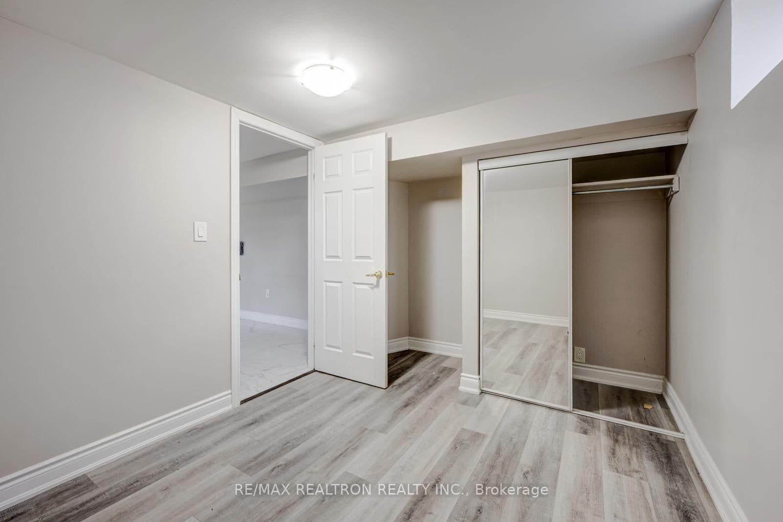 30 Lawrence Crescent thumbnail 37