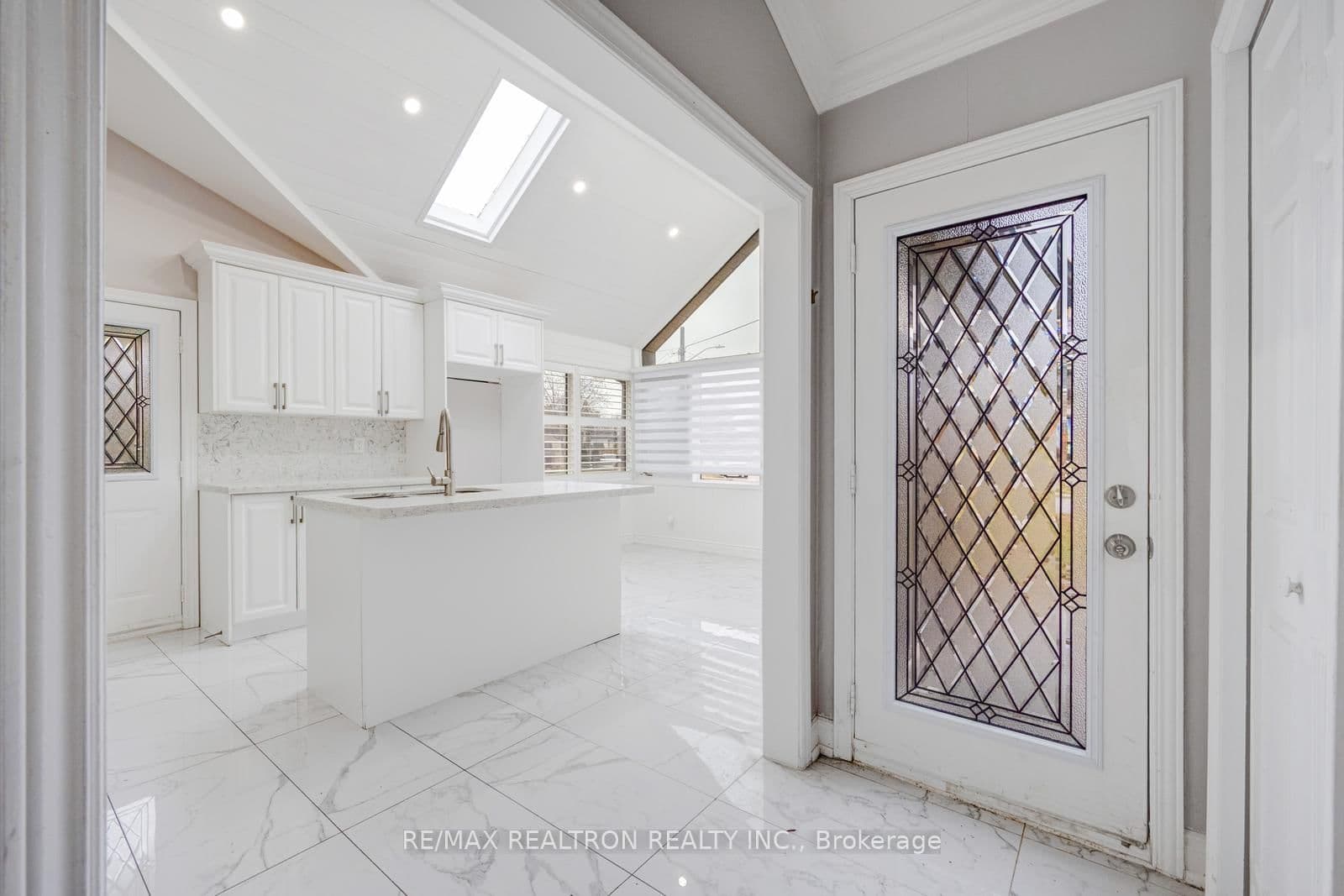 30 Lawrence Crescent thumbnail 6