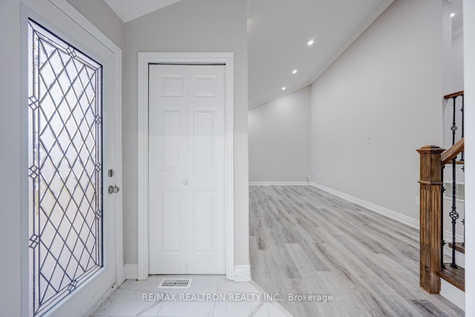 30 Lawrence Crescent thumbnail 7